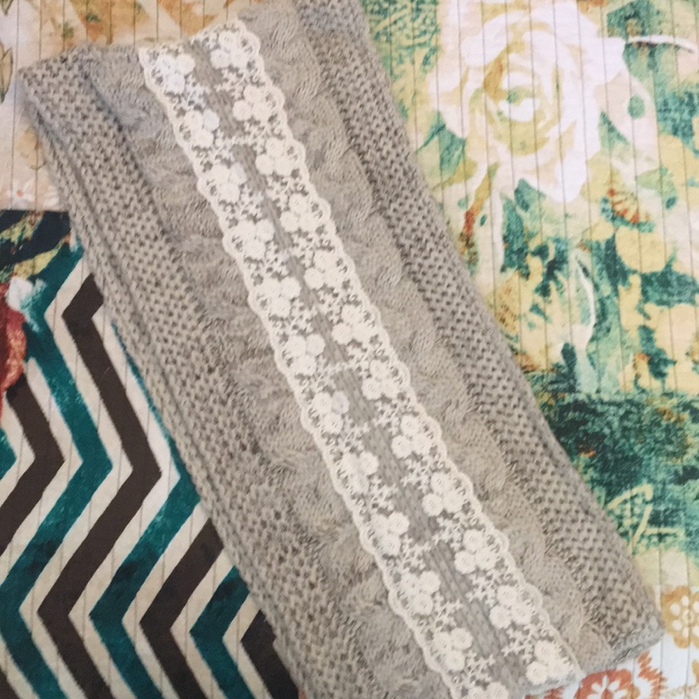 Knit and lace scarf